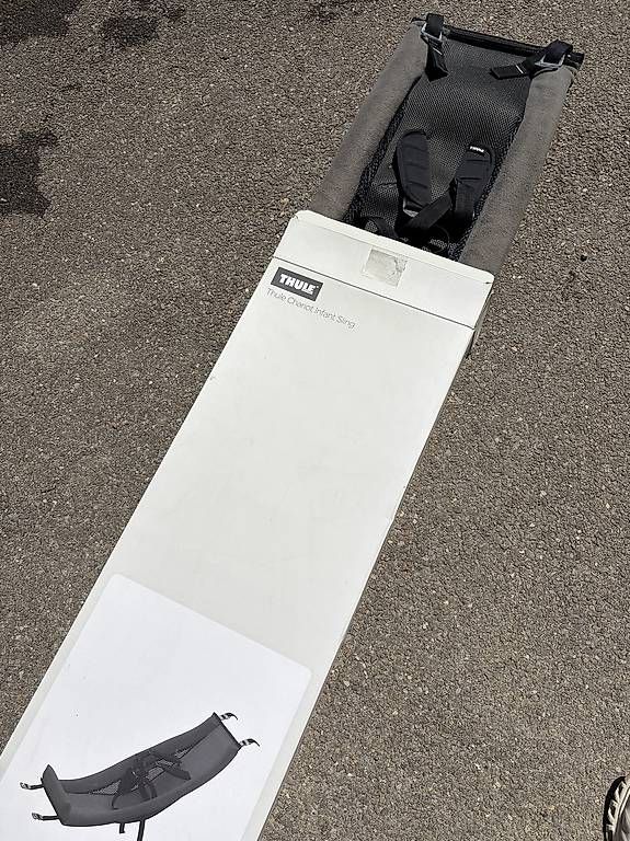 Rimorchi: Thule Chariot Infant Sling – Usato da Hausen am Albis venduto da istud