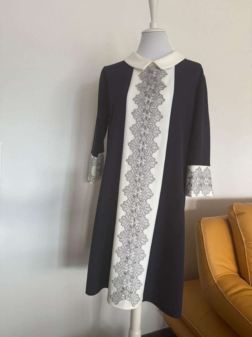 Robes: Kleid mit Spitzenverarbeitung – Neuf avec emballage d'origine à Glattpark(Opfikon) par sol_q9wn