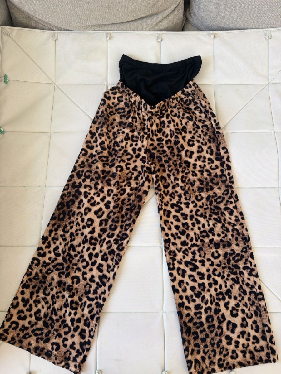 Pantaloni: Pantalon de grossesse léopard taille XS-S – Nuovo (secondo la descrizione) da Yverdon-les-Bains venduto da elm_6wld