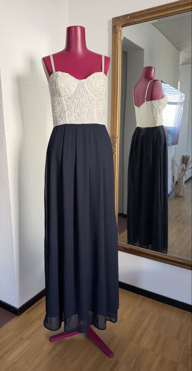 Vestiti: Elegantes Kleid – Usato da Niederuzwil venduto da Lisascloset 2