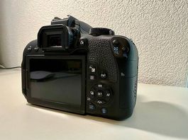 Canon EOS 800 D