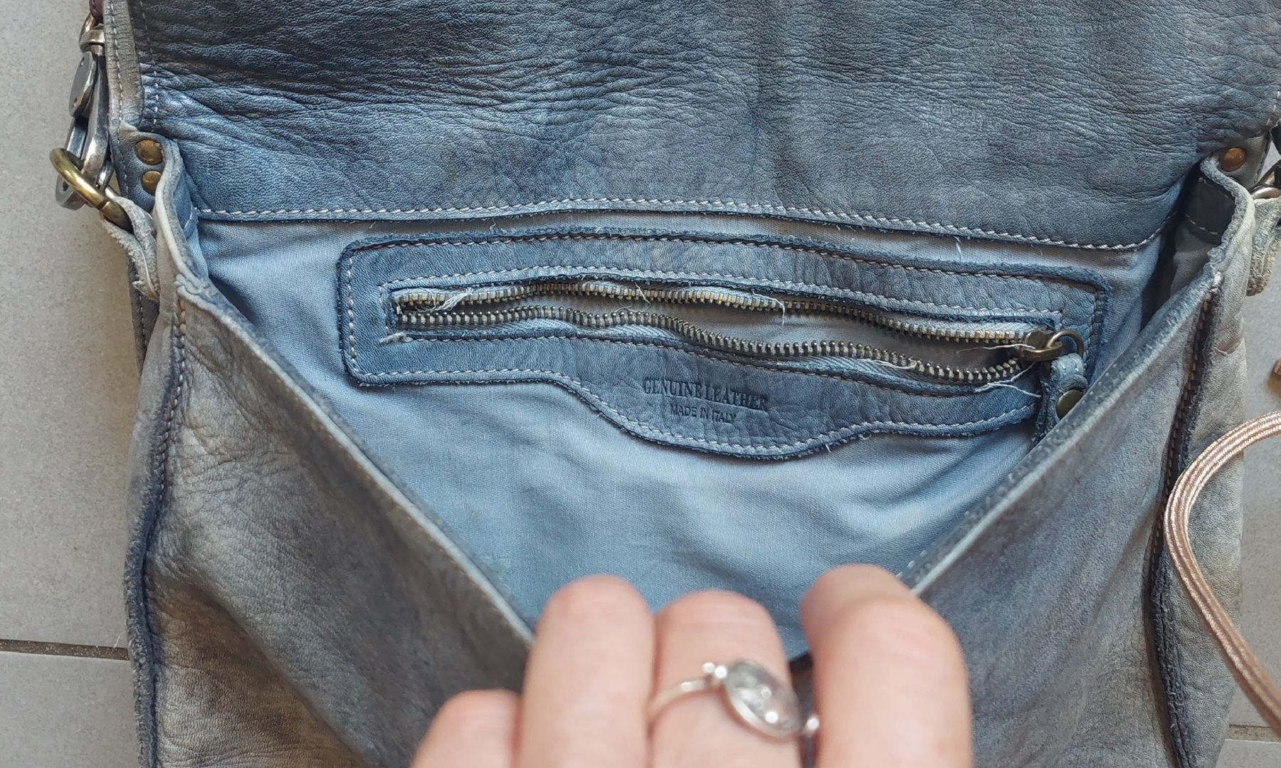 Borse: Sac 100% Cuir bleu délavé – Usato da Plan-Les-Ouates venduto da Lolothebest 4