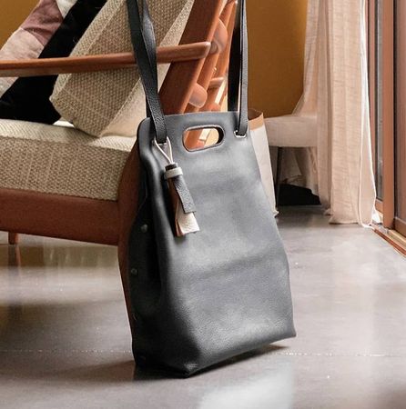 Schwarze Ledertasche