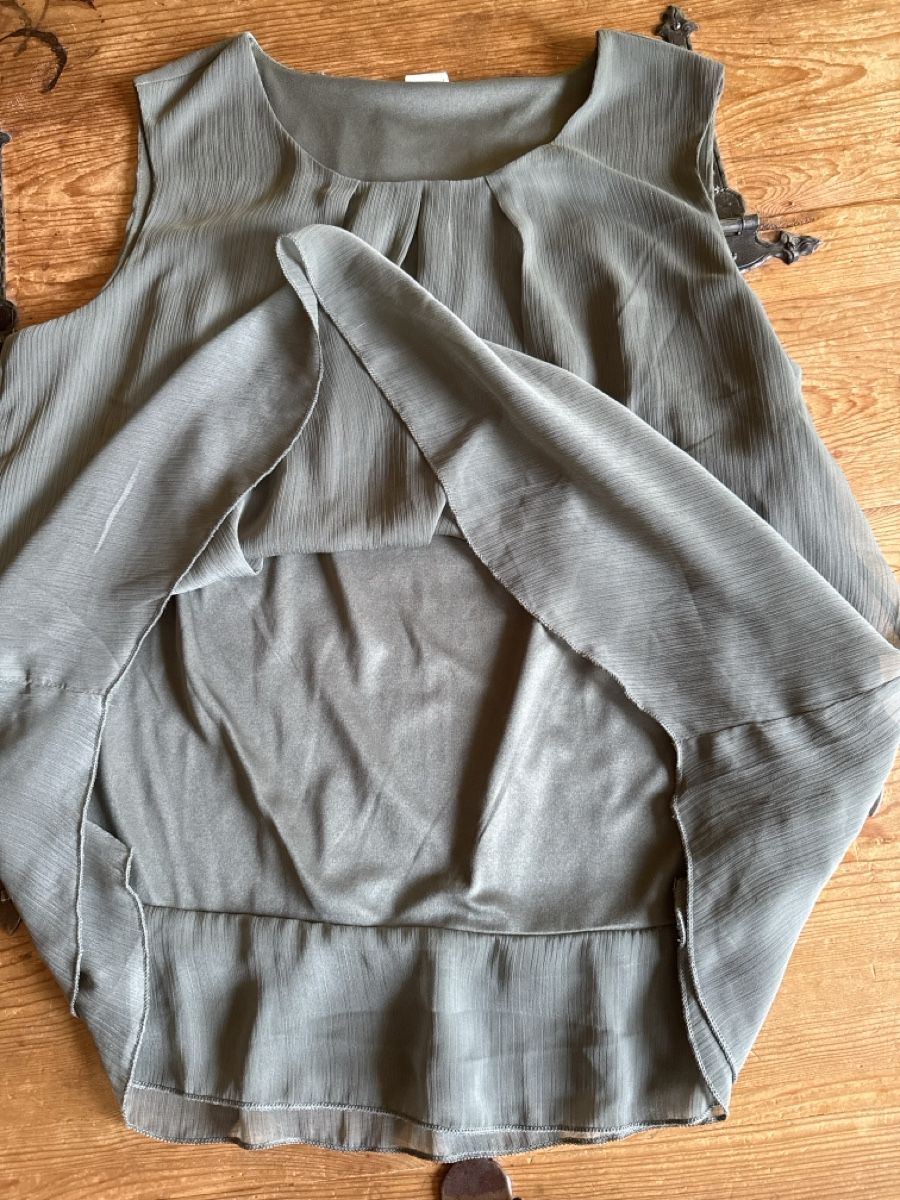 Top: Blusentop Gr.44 olive – Nuovo (secondo la descrizione) da Mauren venduto da ducducturi 1