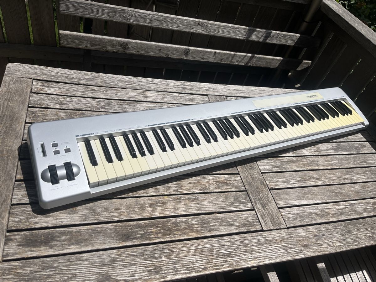 M-Audio Strumenti musicali: M-Audio Keystation 88es Keyboard — MIDI-Controller – Usato da Wiesenberg venduto da swissantik