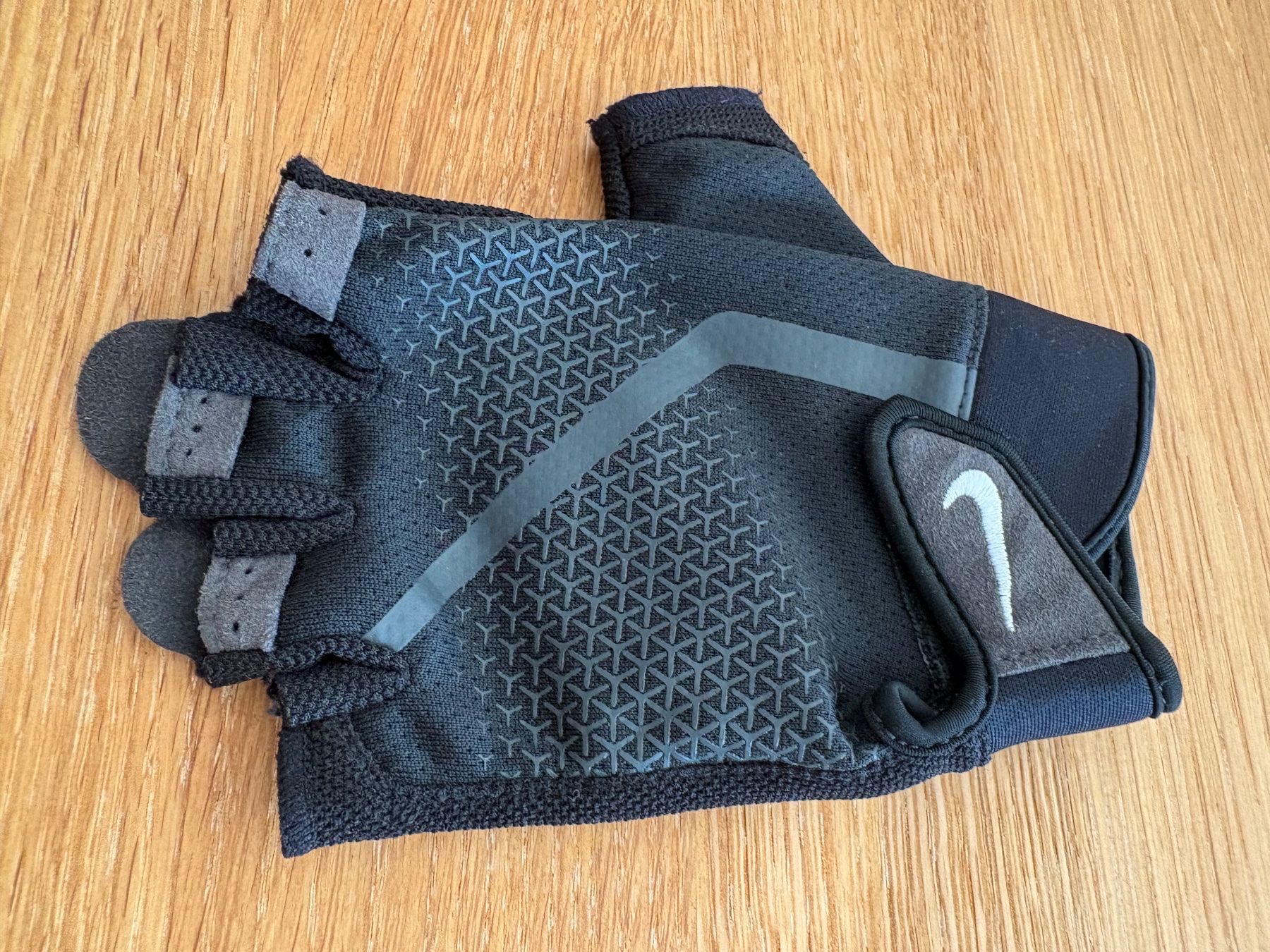 Altri accessori da uomo: Nike Extreme Trainingshandschuhe Polyester, Gr. S – Nuovo (secondo la descrizione) da Sutz venduto da adrian.kaeser 4
