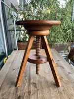 Kult: Vintage Holzhocker höhenverstellbar aus den 60en