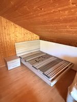 Letto una piazza e mezzo con comodino incluso
