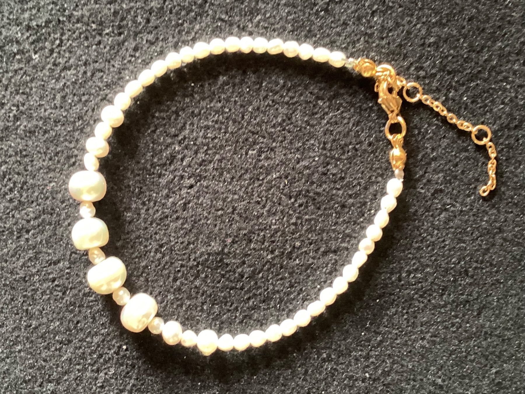 Armbänder & -reifen: Elegantes Armband aus Süsswasserperlen – Neu und originalverpackt aus Laax von kri_95f5