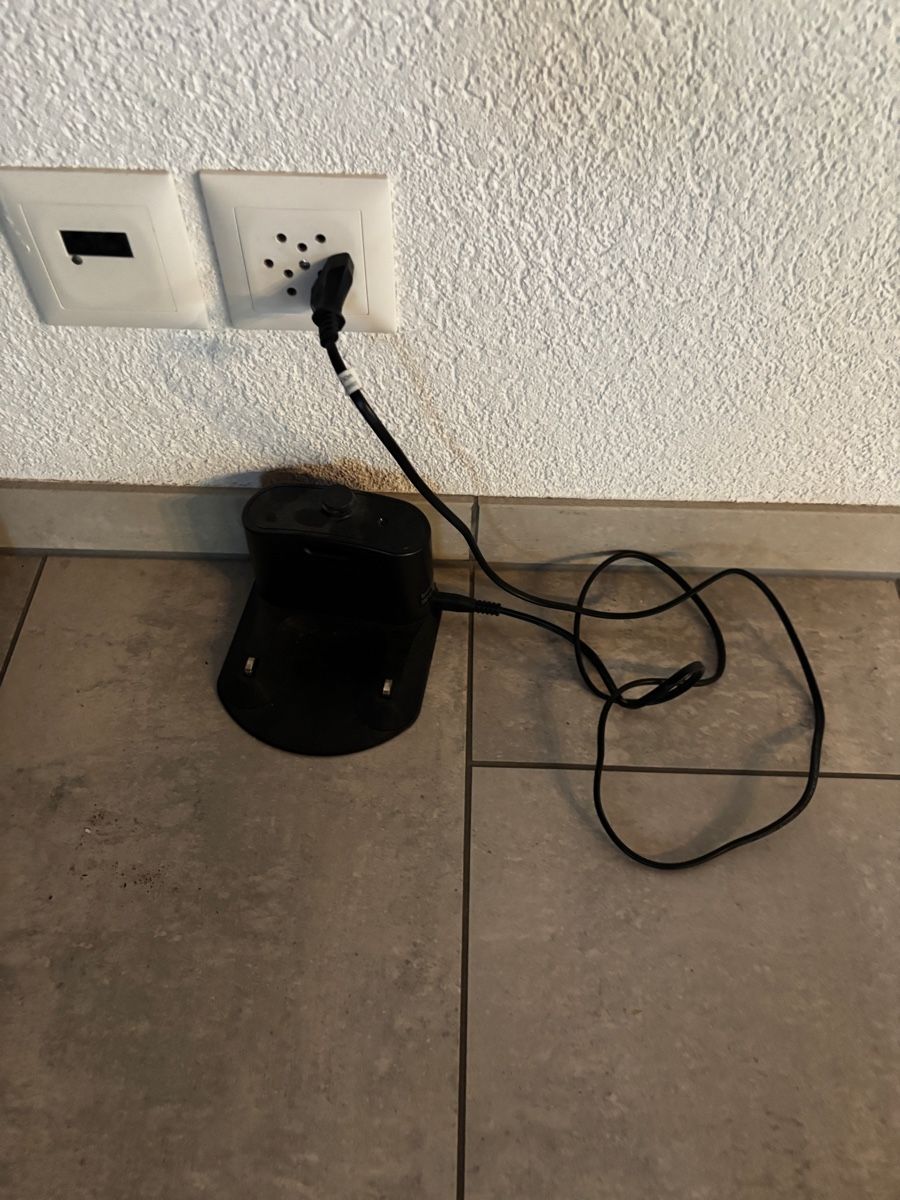 Irobot Aspirapolveri & Accessori: iRobot Roomba i7 Staubsaugerroboter schwarz – Usato da Oppligen venduto da koy_sxj5 2