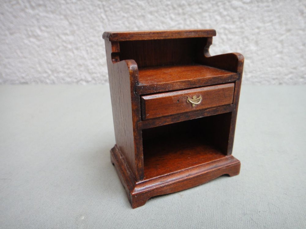 Puppenhauszubehör, Mini Mundus Chippendale Nachttisch (Neu (gemäss