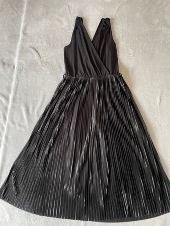 Robe noire plissée Naf Naf, taille M - Parfait État !