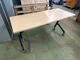 Neuer mobiler Klapp-Tisch 140x60xH72cm mit Feststellbremsen