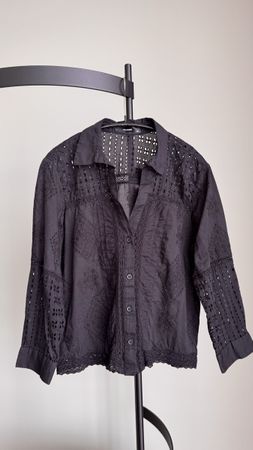 Schwarze Baumwollbluse mit Lochstickerei Gr. XS/34 Schwarz