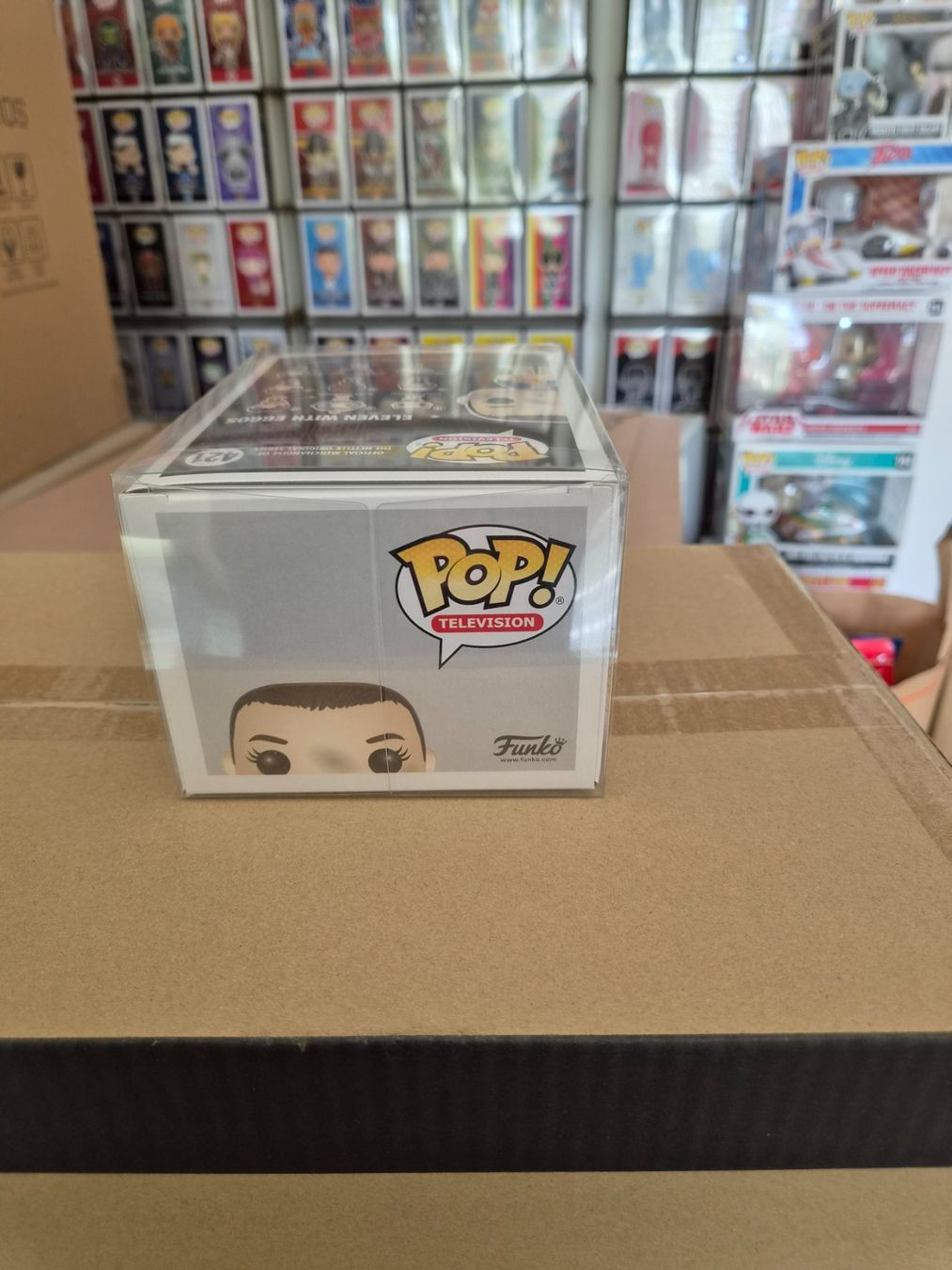 Funko Statuette: Funko Pop Eleven #421 Stranger Things Chase – Nuovo e nell'imballaggio originale da Sisseln AG venduto da schenk-figuren 4