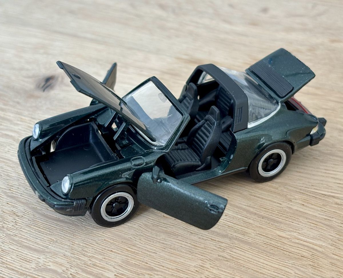 Porsche Modellini d'auto: 1 Porsche 911 Targa**1:43**NZG** – Usato da Volketswil venduto da Car6 3