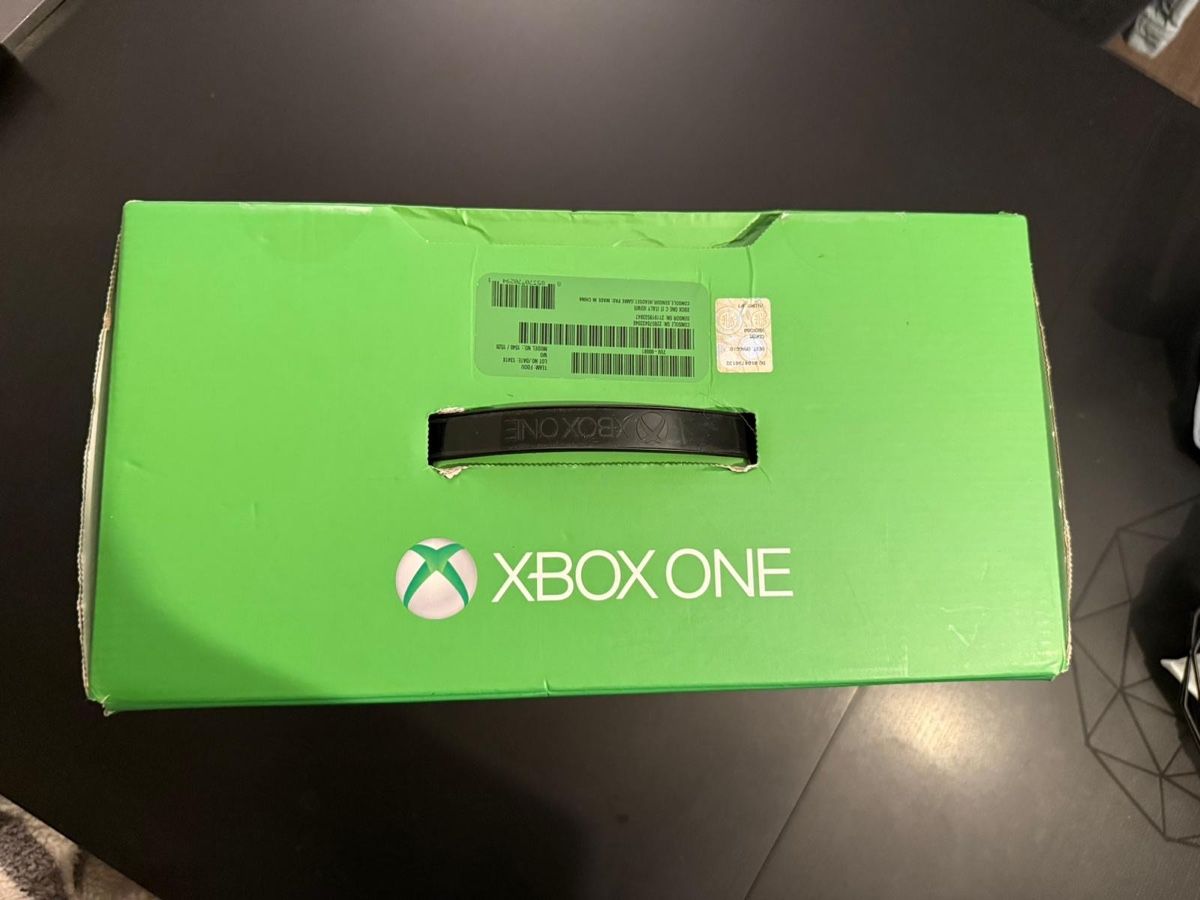 Microsoft Console: Xbox One + 19 giochi e chitarra – Usato da Arzo venduto da Jim_Boe13 4