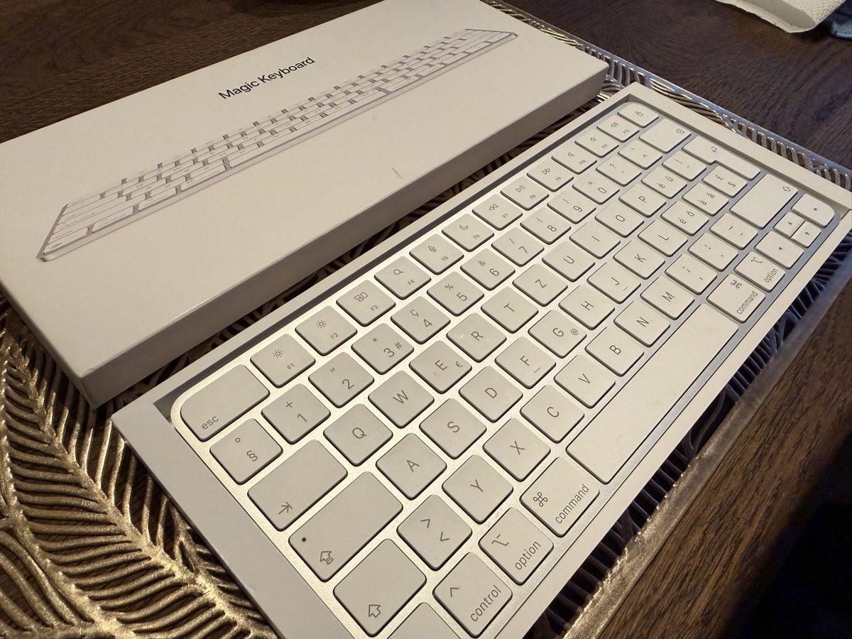 Apple Claviers: Apple Magic Keyboard USB-C – Schweizer Layout – OVP – D'occasion à Lufingen par Flava3301 1