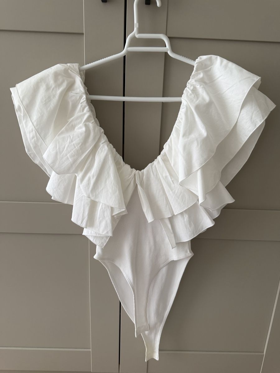 Zara Top: Zara Body mit Rüschen, Gr. S – Usato da Näfels venduto da mar_2ptp 1