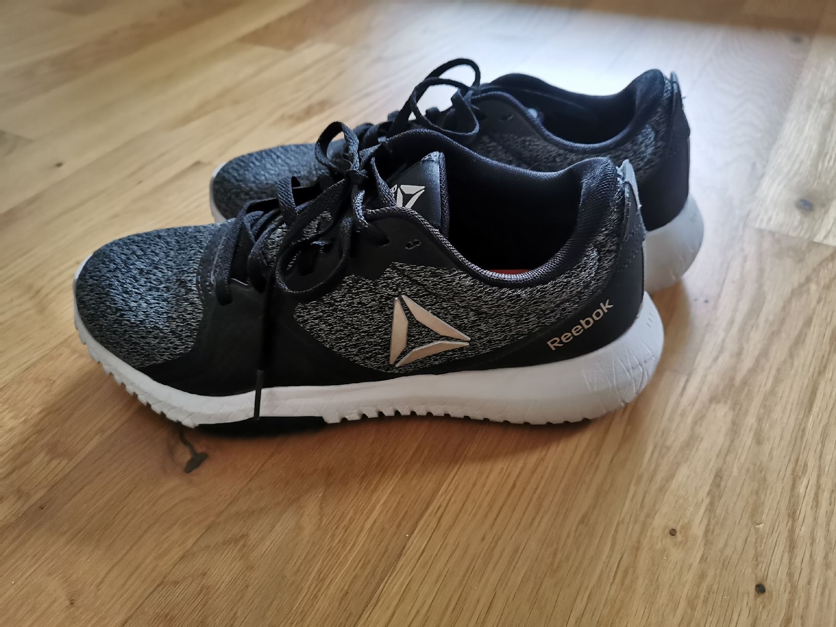 Reebok Scarpe da uomo: Sportschuhe Reebok Gr. 37.5 – Usato da Weinfelden venduto da Heldin11