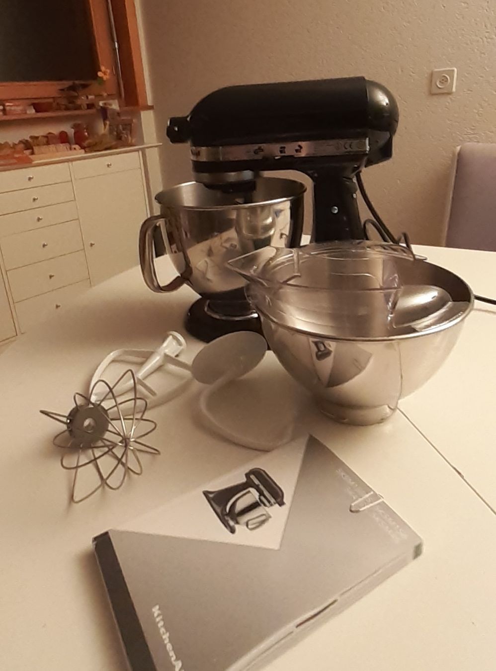Kitchenaid Küchengeräte: KitchenAid Artisan 4.8L noir, 5KSM150 avec accessoires – Gebraucht aus Courtaman von Rmoleson 1