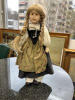 Nummerierte Puppe in Tracht