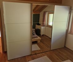 Hochwertiger XXL-Kleiderschrank mit Schiebetüren & Spiegel