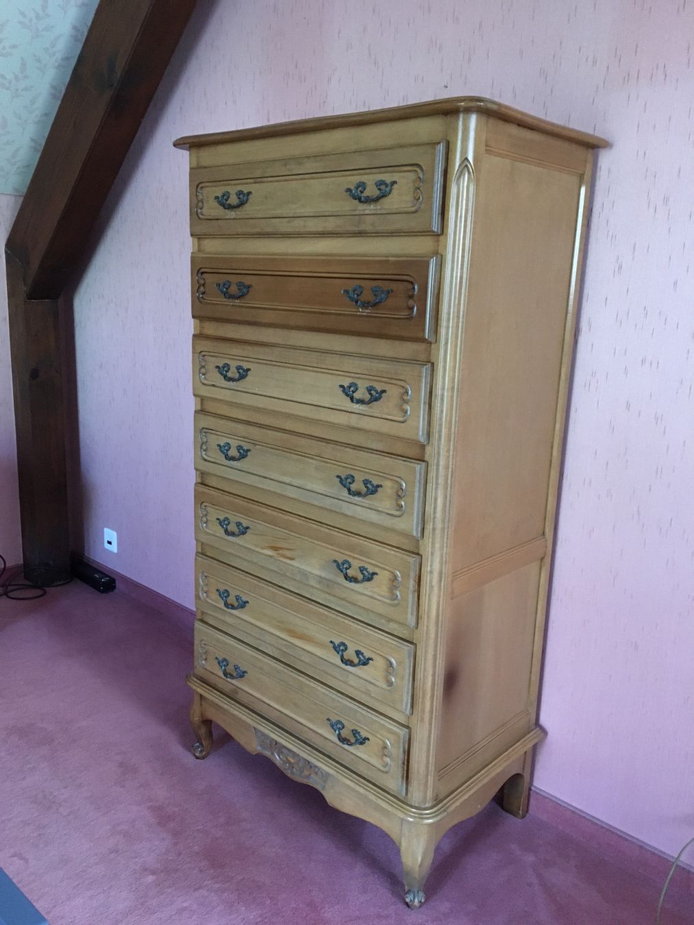 Commodes: Commode haute élégante – D'occasion à Vufflens-le-Château par vcourvoisier