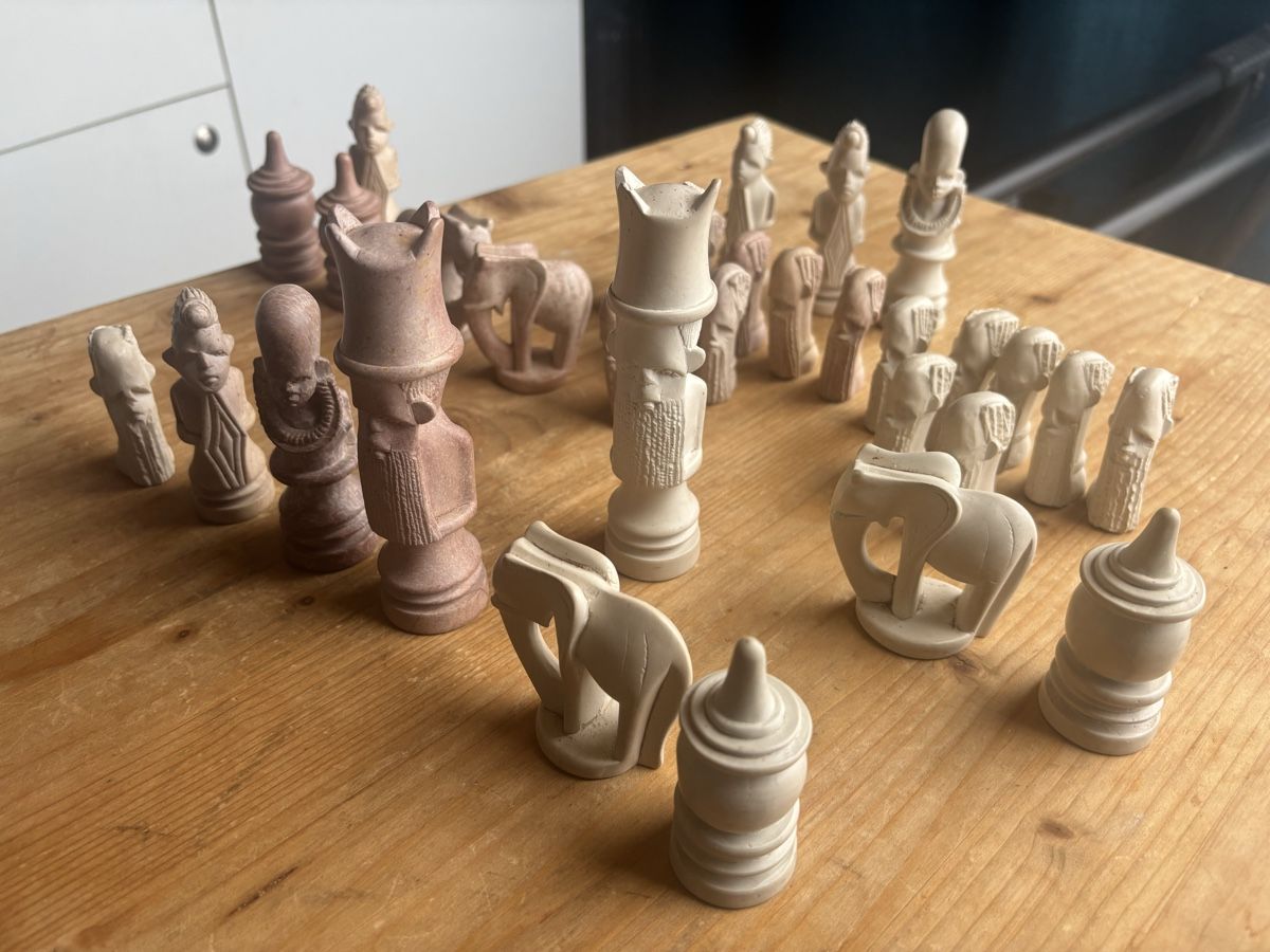 Giochi: Handgeschnitzte Schachfiguren aus Speckstein – Usato da Frauenfeld venduto da Fubech