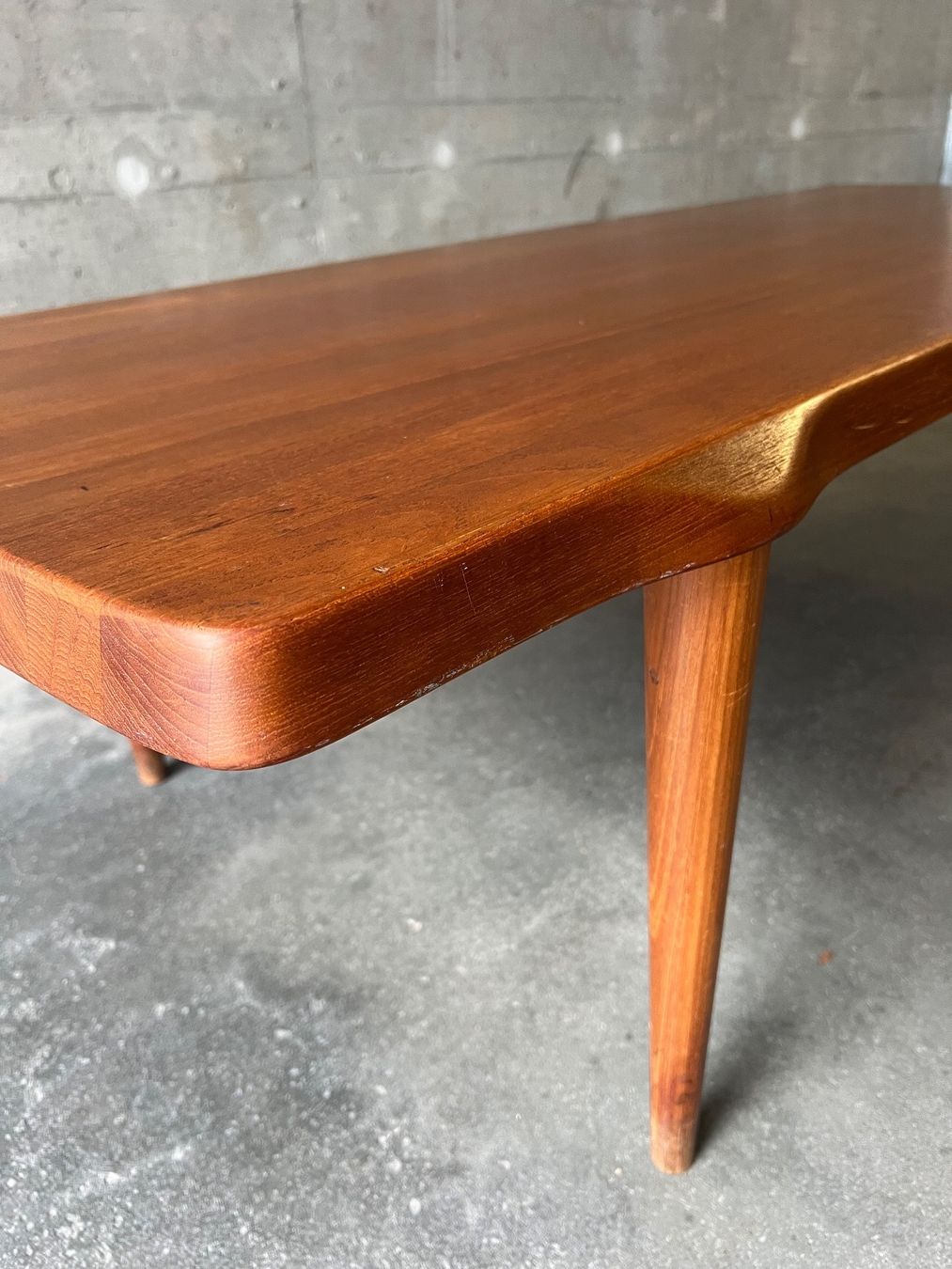 Tavoli: Grande table basse en teck massif par John Boné – Usato da Bulle venduto da ABELiAM 2