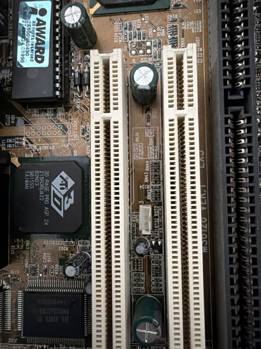 MSI Cartes mère: Carte mère Intel Celeron – D'occasion à Martigny par capri2800 2