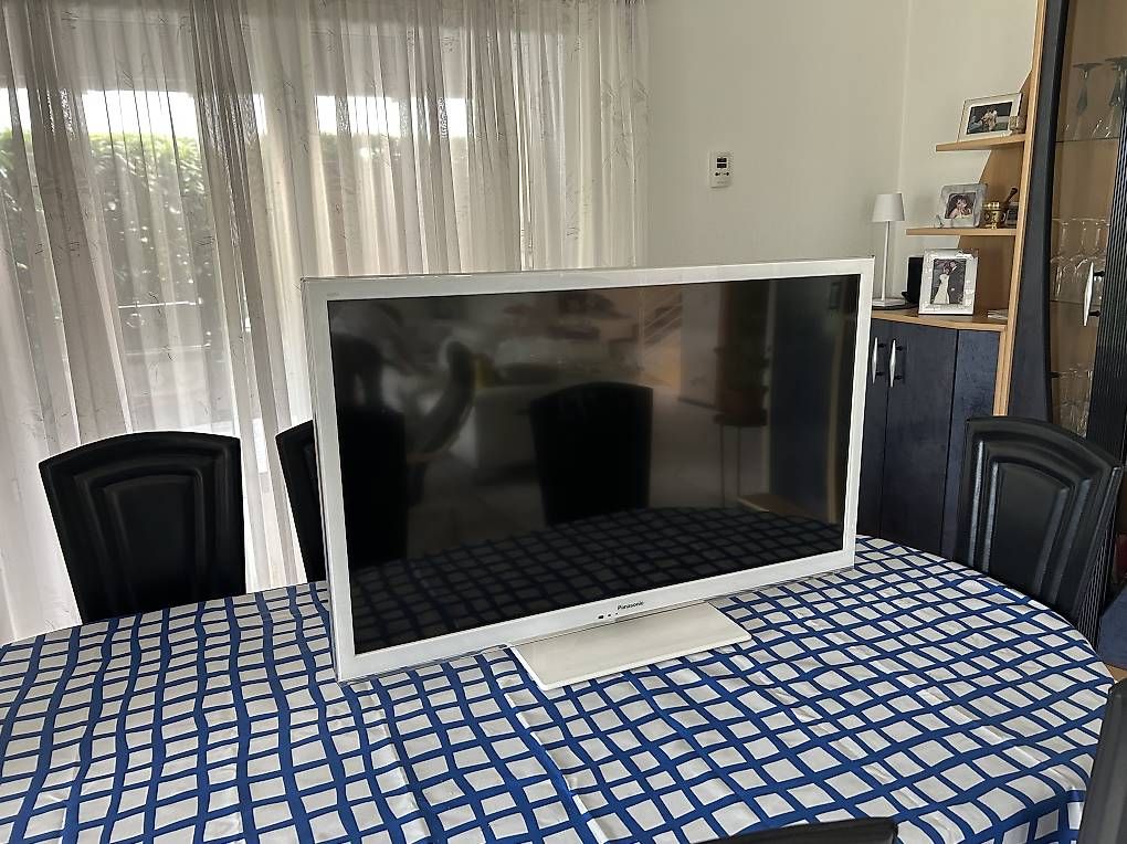 Televisori: Televisore Panasonic LCD TV 42 bianco – Usato da Lugaggia venduto da eri_bf2l
