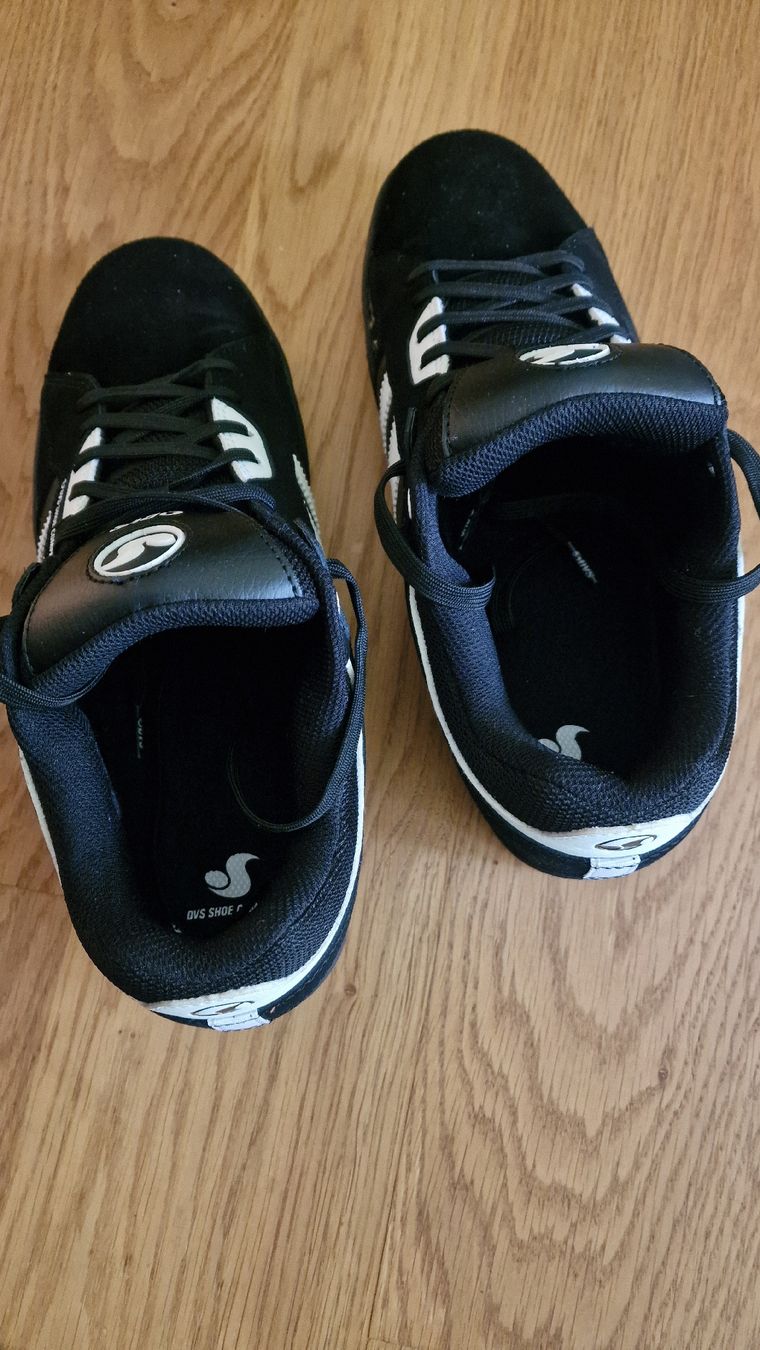 Scarpe da uomo: DVS Herren Skate Sneaker, Grösse 44.5, 29.5cm neu – Nuovo (secondo la descrizione) da Urtenen-Schönbühl venduto da Saints67 5