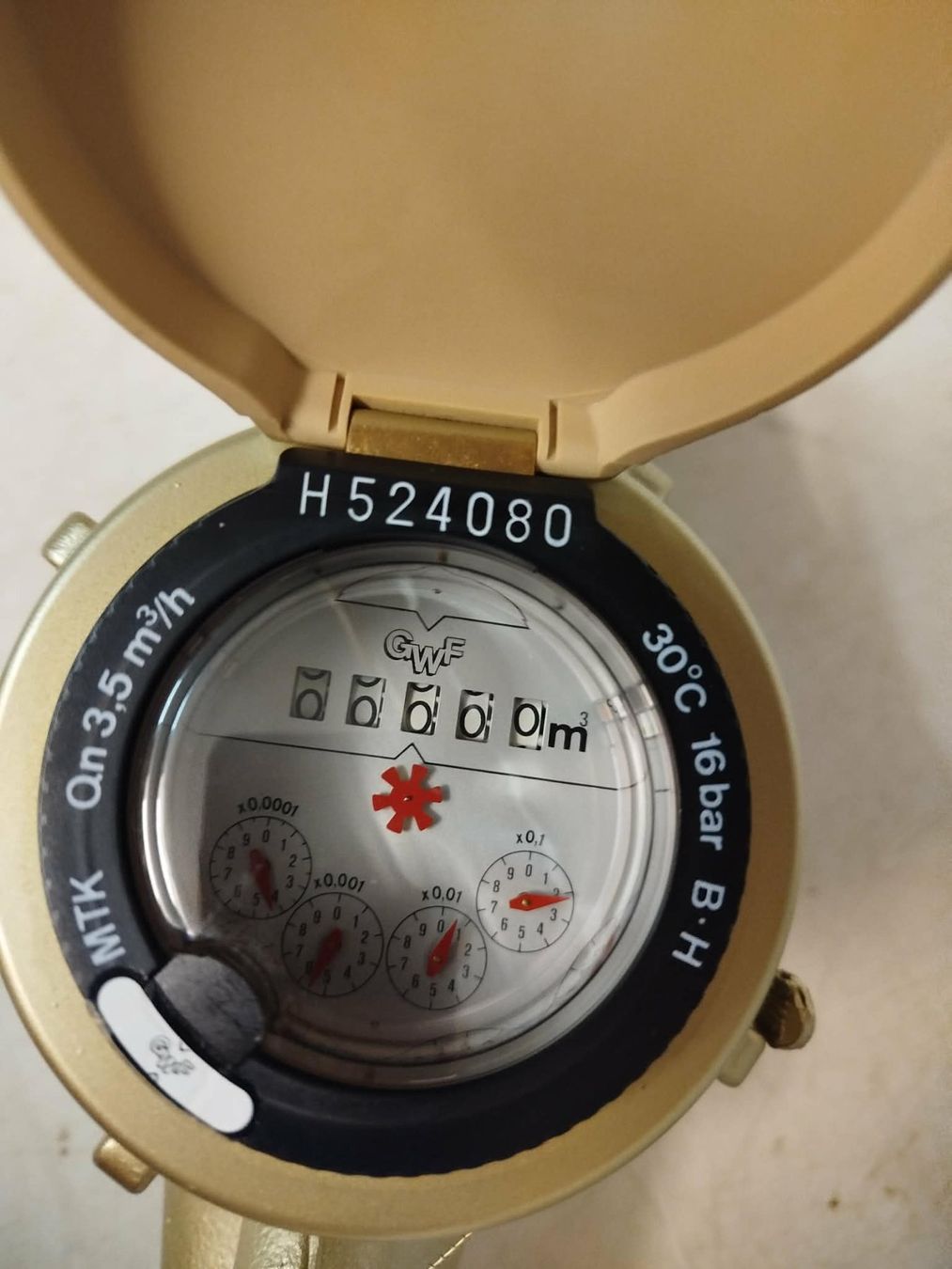 Radiatori: Compteur d'eau froide – Usato da La Chaux-de-Fonds venduto da Emmaus2300CDF 7