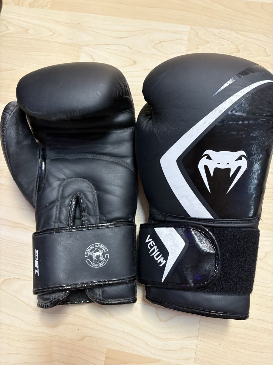 Altri accessori da uomo: Venum Boxhandschuhe  – Usato da Bülach venduto da Devin_H 1