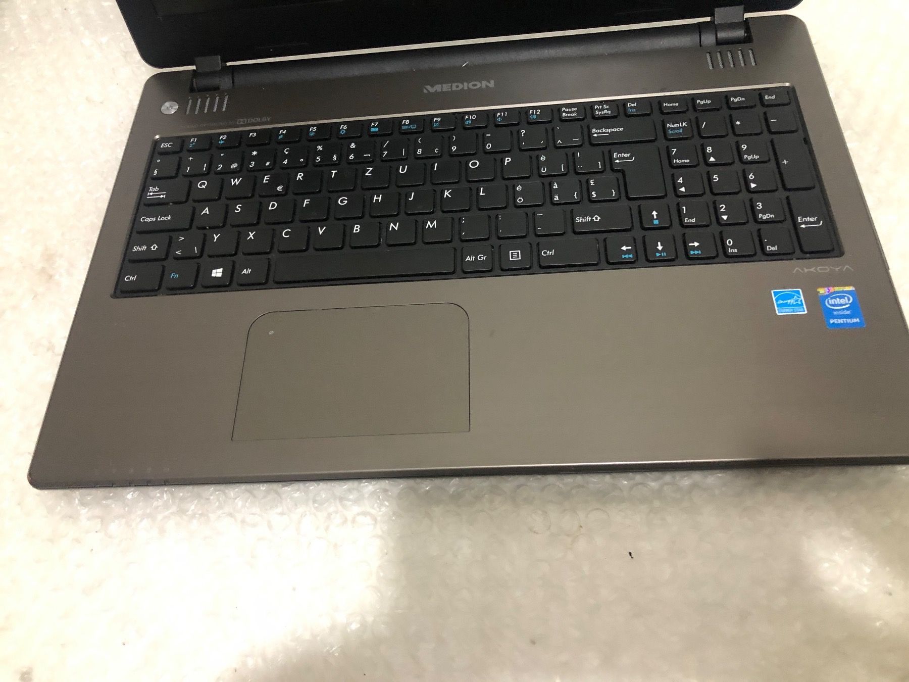 Medion Notebook: Laptop Medion akoya, Bildschirm kaputt – Difettoso da Biel-Bienne venduto da alos07 1