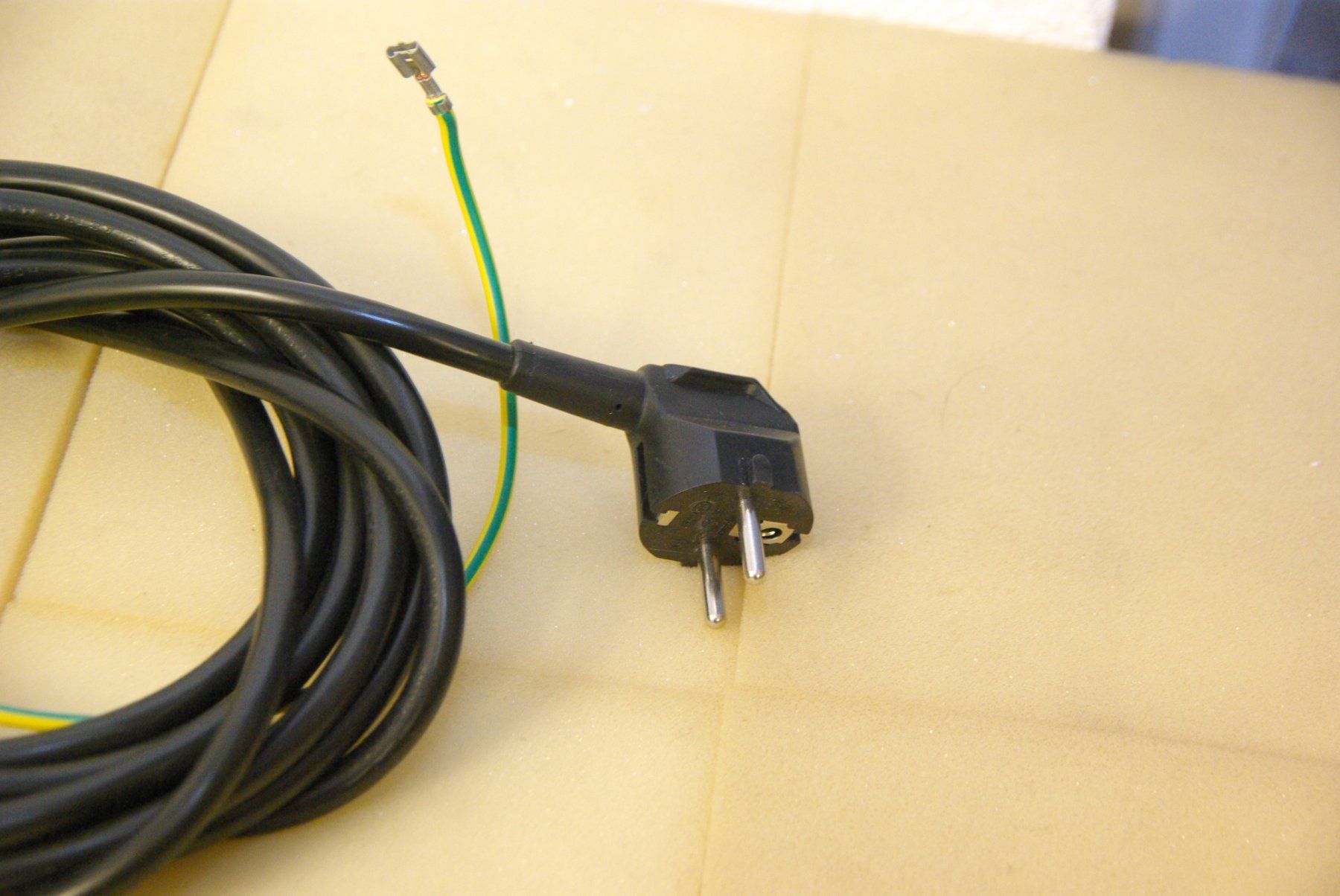 Stecker: Steckdosenleiste mit Schuko Dosen, schw. – Neu (gemäss Beschreibung) aus Herisau von Cevianer1844 2