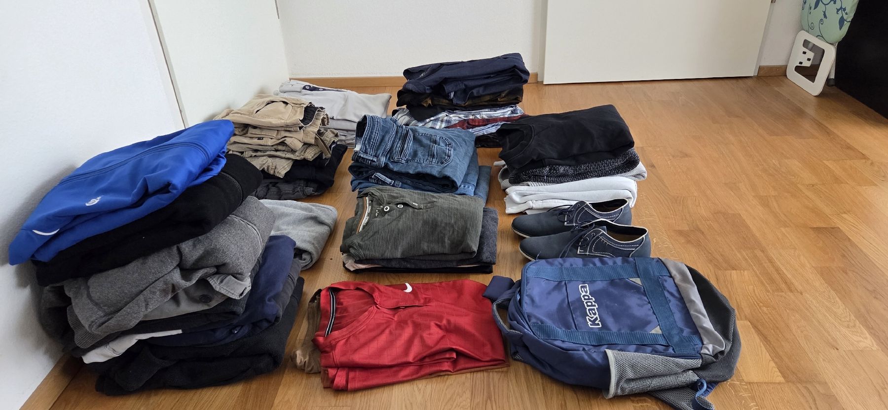 Lots de vêtements: Grosses Kleiderpacket – D'occasion à Grenchen par marco.s77 1