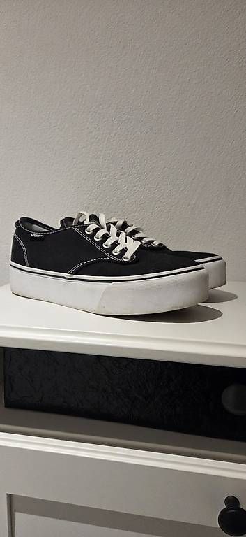 Chaussures hommes: Vans Schuhe grösse 37 – D'occasion à Chur par danielac1