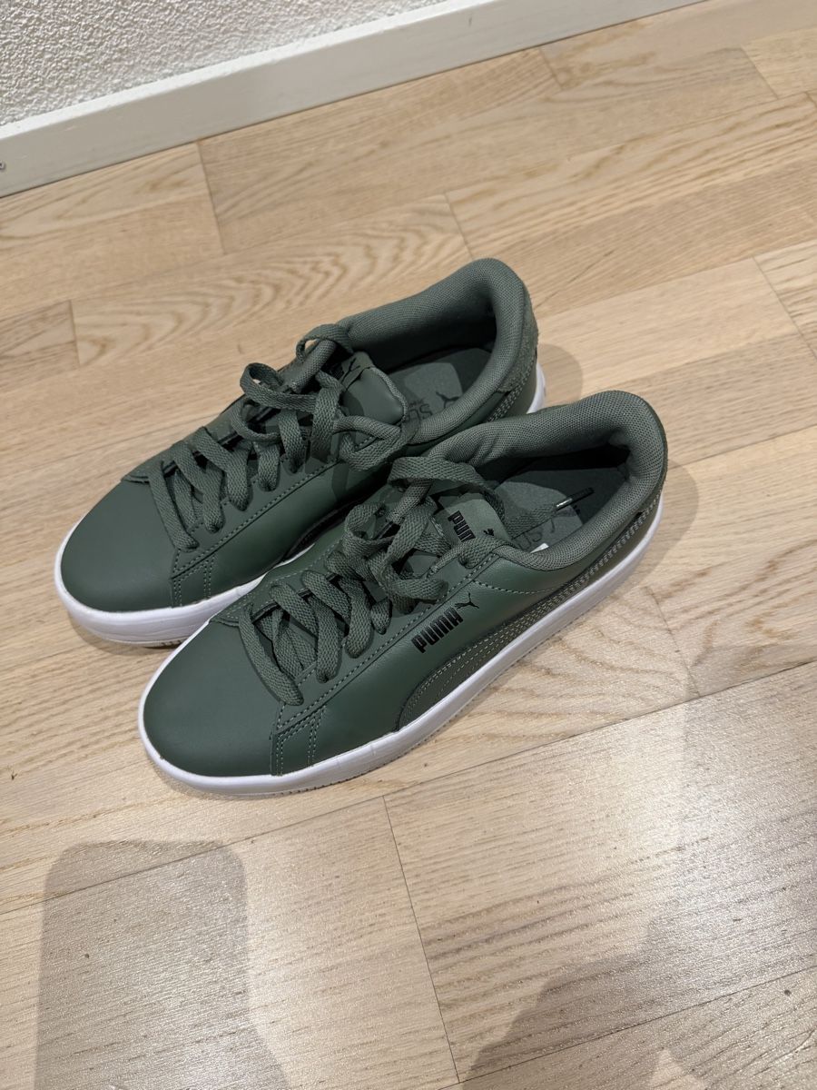 Puma Scarpe da donna: Puma Sneaker dunkelgrün Grösse 38 – Usato da Liestal venduto da Dri.Ma