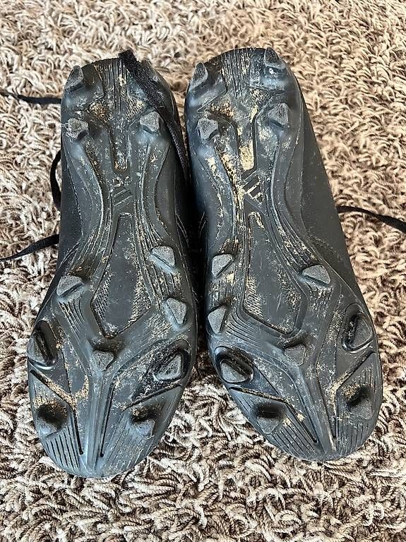 Adidas Herrenschuhe: Fußball Schuhe von Adidas, Größe 34 – Gebraucht aus Winterthur von Steffiline 1