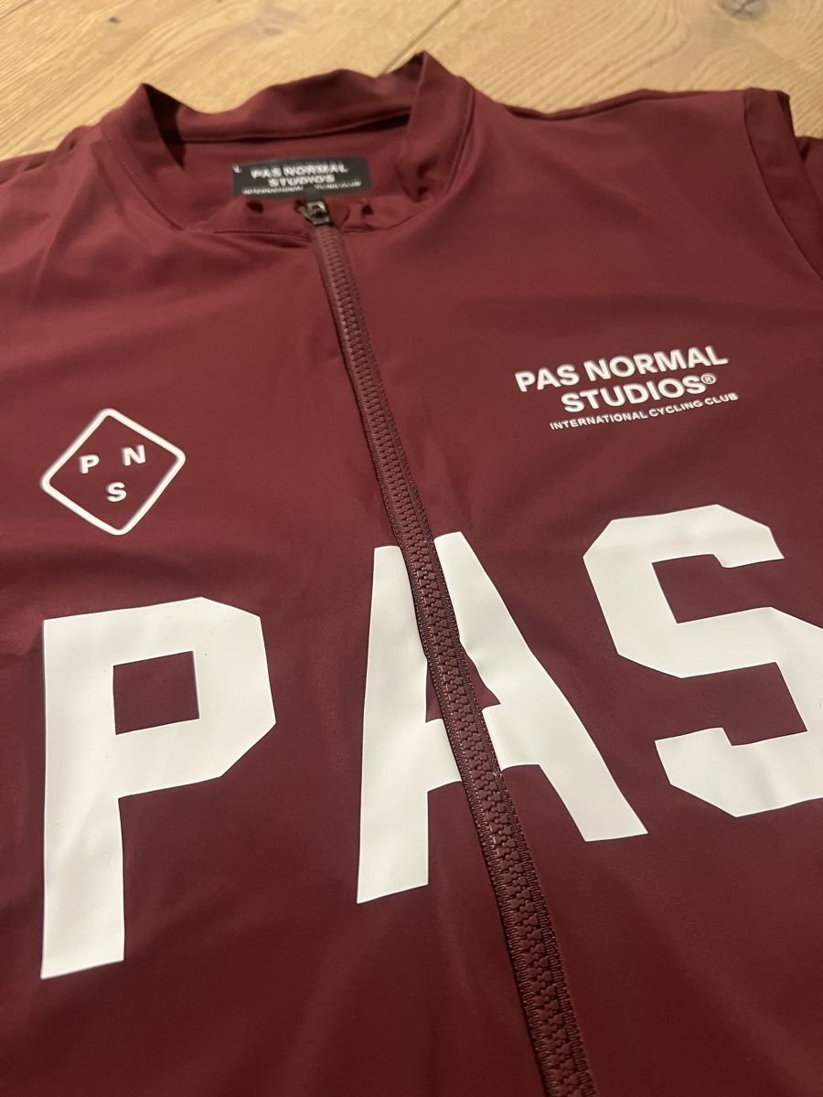 Pas Normal Studios Maillots de corps & Pantalons: Pas Normal Studios Radtrikot Replika – Neuf (Voir description) à Ipsach par GDH1 4