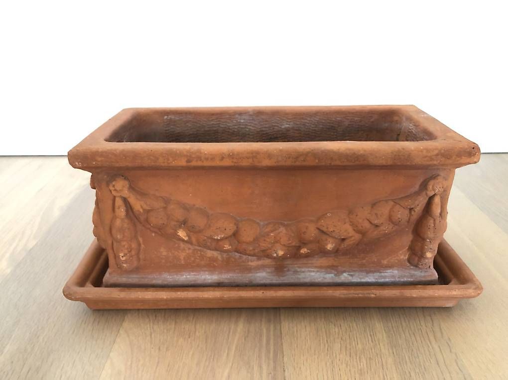 Pots de fleurs: Blumenkasten mit Untersetzer -Terrakotta – D'occasion à Samstagern par TAAF