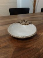 Handgemachte Keramik Schale mit Engel Flügel braun / beige