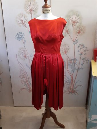 True Vintage Satinkleid in rot, aus den 50er Jahren