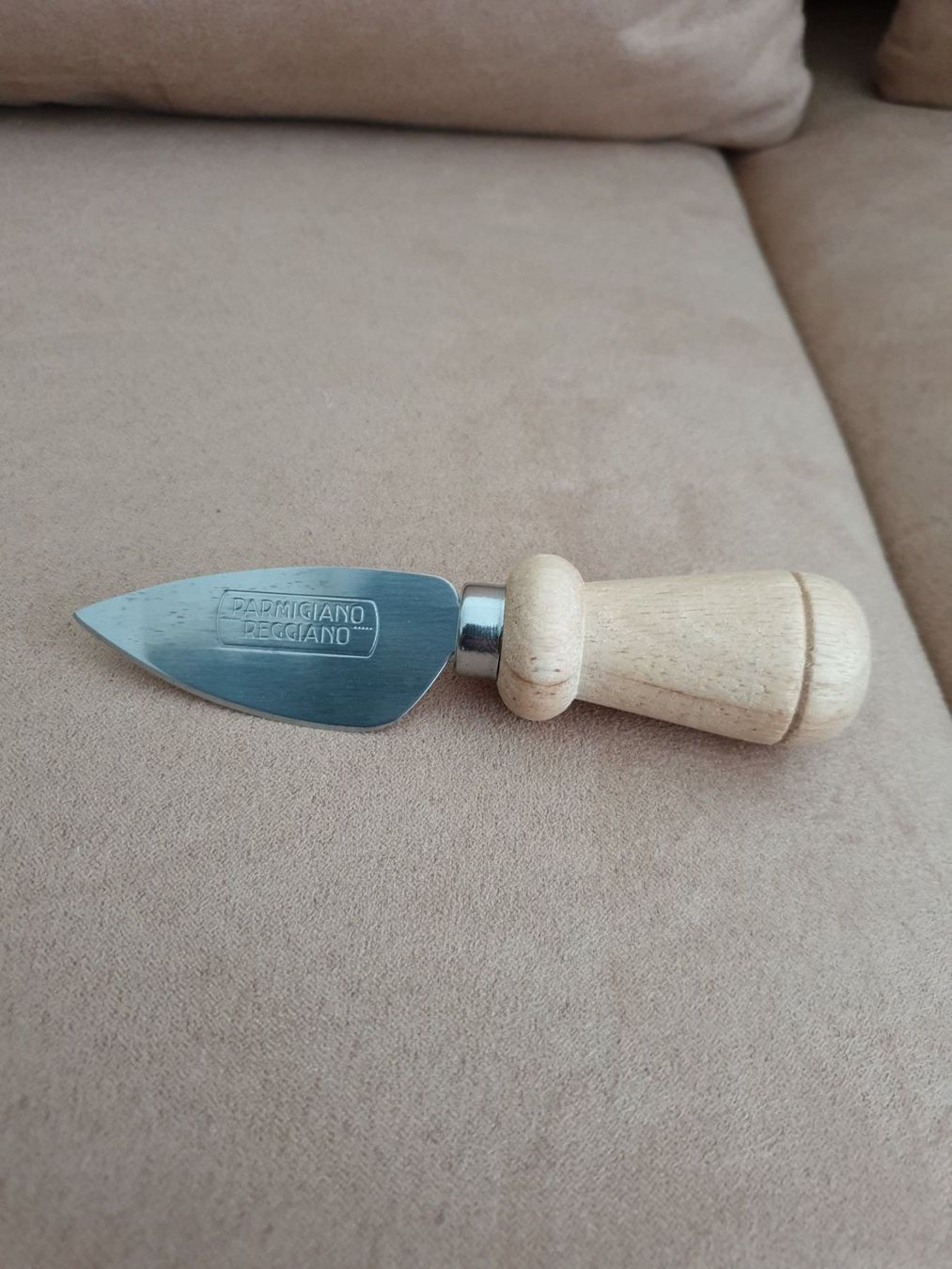 Coltelli da cucina: Parmesan-Messer mit Holzgriff neu – Nuovo (secondo la descrizione) da Zürich venduto da Leica.C89