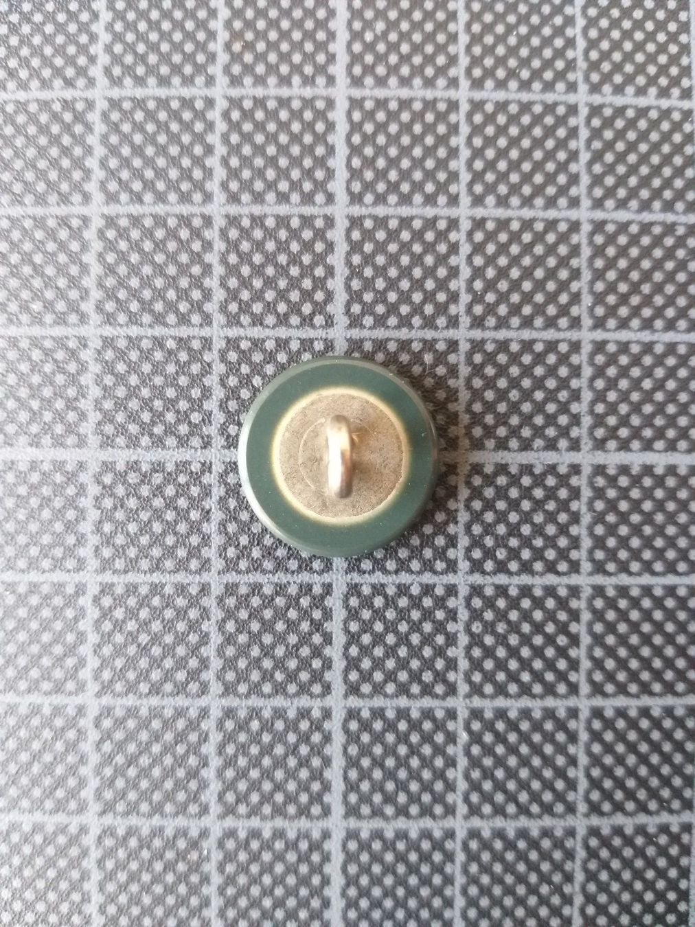 Uniformen & Effekten: Uniformknopf Ord. 1949 16 mm Variante 4 – Gebraucht aus Bauma von SwissMilitaria 1