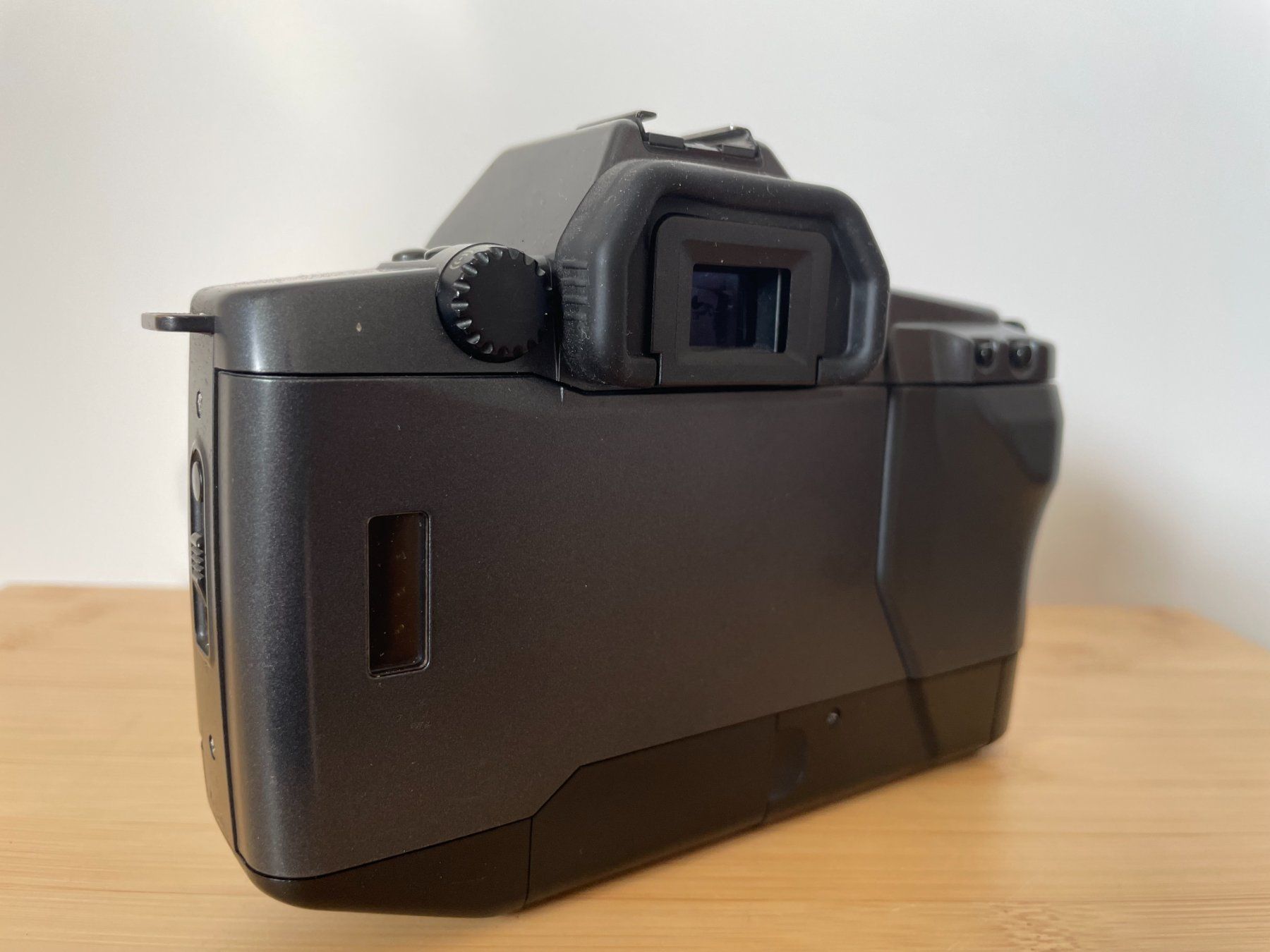 Canon Fotocamera: Canon EOS 600 – Usato da Petit Lancy venduto da gil_hr6v 2