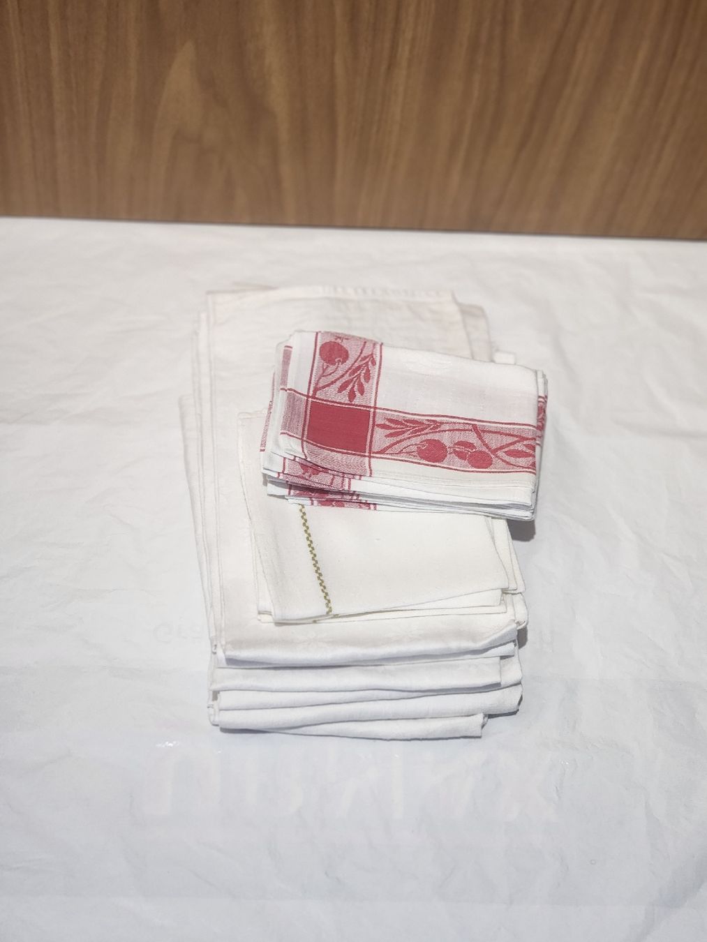 Tovaglioli: Lot  de  18 serviettes de table vintage – Usato da Niedergösgen venduto da Eva2410