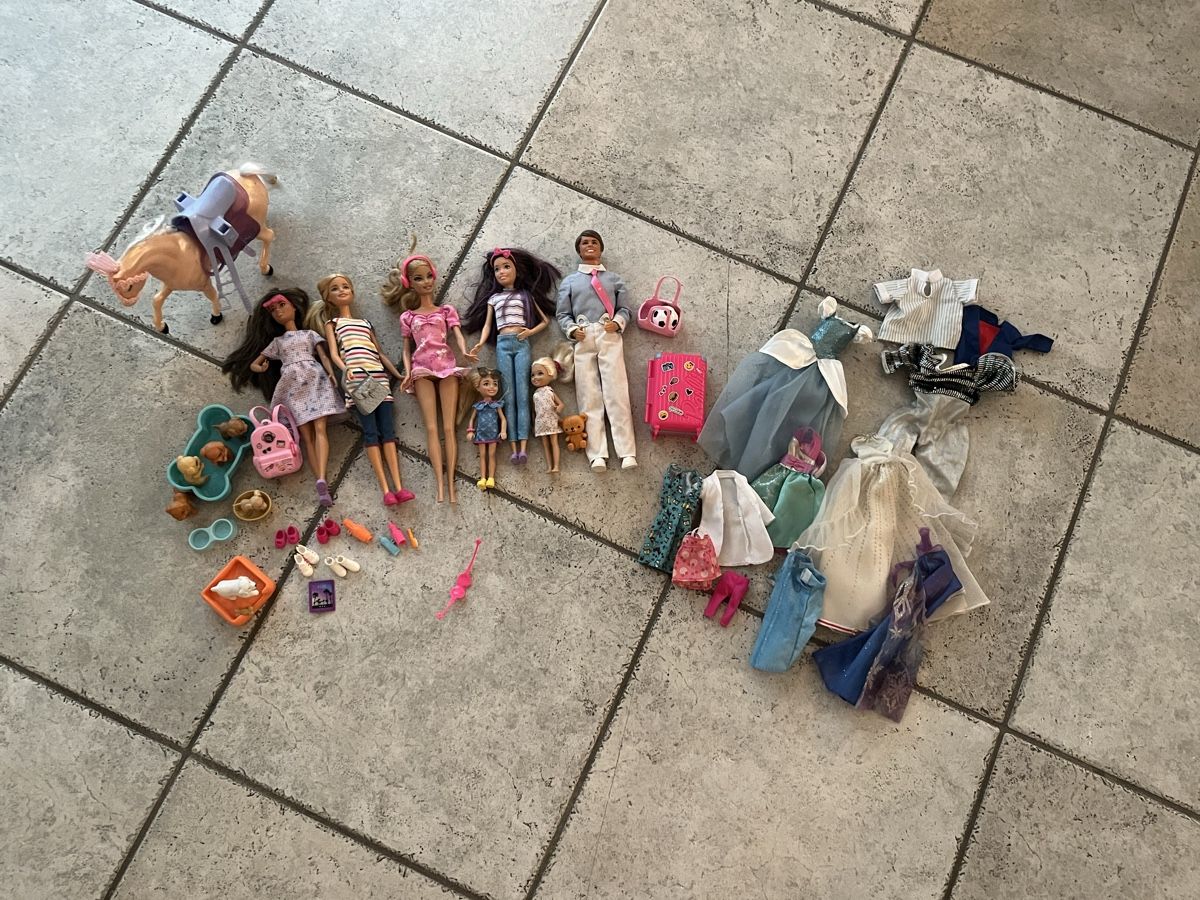 Giocattoli: Grosses Barbiepaket – Usato da Suhr venduto da rugeli02